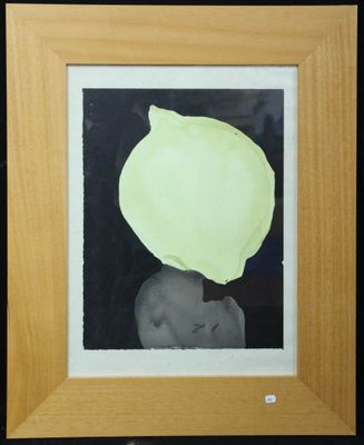 tableau représentant un citron sur fond noir, dans un cadre en bois
