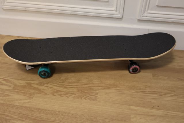 Planche SANTA CRUZ STRANGER THINGS 7.75/30. Neuf. Possibilité d’e...