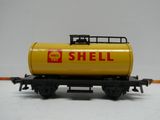 une image représentant un wagon de petit train avec un logo en forme de coquillage sur le côté