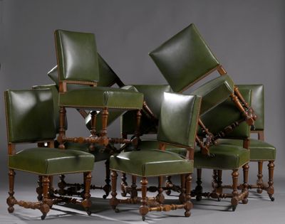 lot de six chaises de salle à manger en cuir vert, avec pieds et dossiers tournés