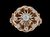 une image d'une bague en diamant sur fond noir