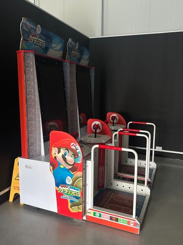 Deux jeux SEGA NINTENDO Sonic et Mario