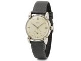 une image de montre sur fond blanc