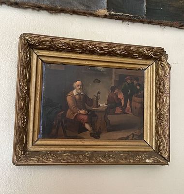 une photo d'un tableau accroché au mur