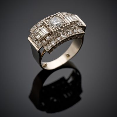 Bague en platine 850 millièmes, le chaton géométrique entièrement sert