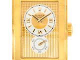 gros plan d'une montre sur fond blanc avec un bracelet marron