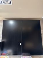 Deux écrans plats; fixation murale