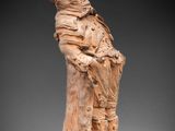 an old statue of a man with a hat on his head