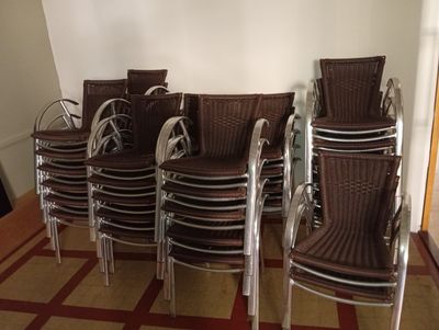 a lot of chairs that are lined up against the wall