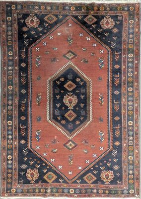 Tapis en laine nouée à la main à décor d'un motif géométriqu…