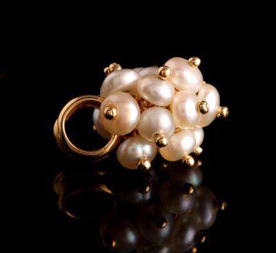 Pendentif en or jaune 18 carats (750 millième) formant une grappe comp