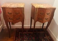 8860-1076 / X / Deux chevets de style Louis XV en bois de pl…