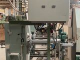 une machine qui se trouve à l'intérieur d'un bâtiment