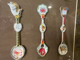 many spoons and spoon spoons on display in a glass case