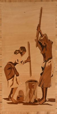 une photo d'un homme et d'une femme travaillant ensemble sur un morceau de bois