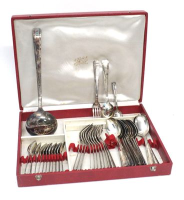 Ménagère art déco en métal argenté comprenant 12 couverts, 1…