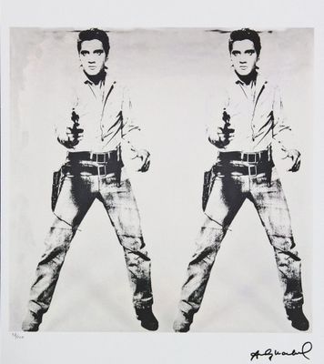 deux photos en noir et blanc d'Elvis Presley sur fond blanc