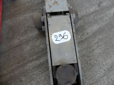a picture of a machine that is sitting on the ground