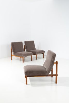 several chairs in a room with a white floor and a white wall