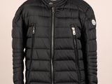 une veste noire sur un mannequin mannequin mannequin mannequin mannequin mannequin mannequin mannequin mannequin mannequin