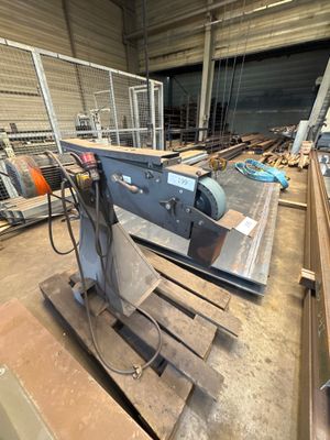 a machine that is sitting on a pallet in a warehouse