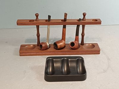 Lot: trois pipes en bois de bruyère ou métal et bois de bruy…