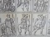 de nombreuses photos différentes d'hommes vêtus de costumes médiévaux