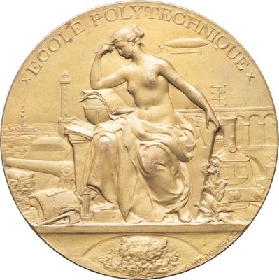 une image représentant une médaille d'or et une femme assise sur un banc