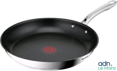 an image of a frying pan with a red dot on it