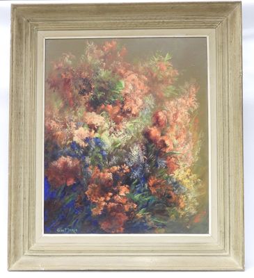 une peinture à l'huile représentant un bouquet de fleurs, dans un cadre doré