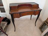 a small desk with a mirror on top of it