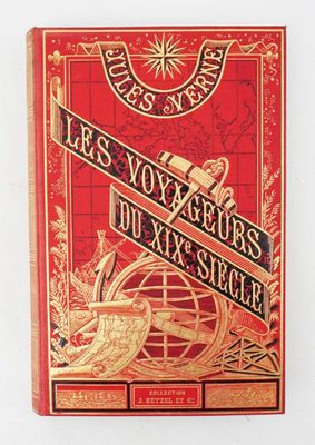 un vieux livre rouge orné de lettres dorées et d'un globe terrestre