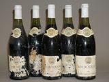six bouteilles de vin sont alignées sur une table