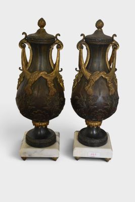 deux vases superposés