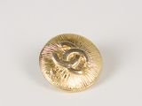 Broche Chanel avec logo CC plaquée or