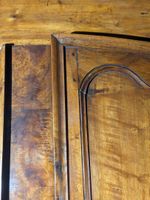 Armoire cintrée en noyer et placage de noyer, ouvrant par de… (photo 5)