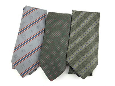 ARROW - CARDIN - LANVIN. Trois cravates en soie.