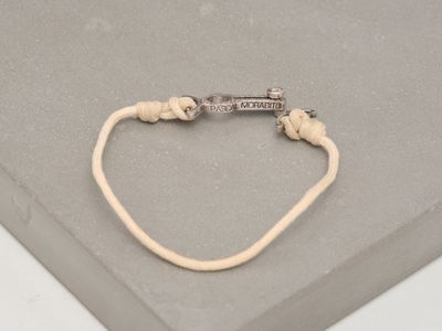bracelet plaqué argent avec cordon blanc et fermoir en argent