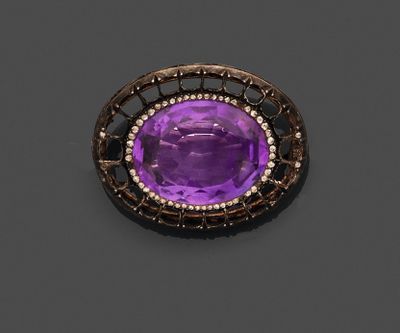 une broche en améthorate et diamants