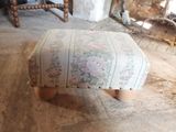 a foot stool that is sitting in the middle of a room