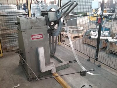 a machine that is sitting in the middle of a factory