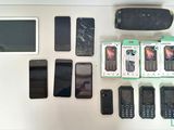 many cell phones that are sitting on a table