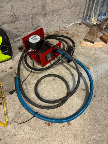 Pompe à gasoil électrique. Visite Annexe, impasse Georges Clémenc