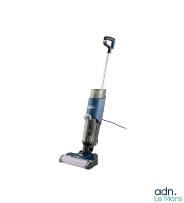gros plan d'un aspirateur sur fond blanc