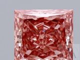 un diamant rose taillé en carré sur un fond gris
