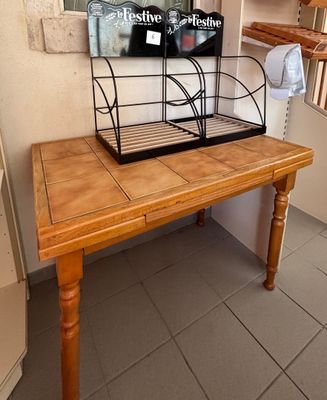 Table plateau carreau + deux porte-pain "FESTIVE"