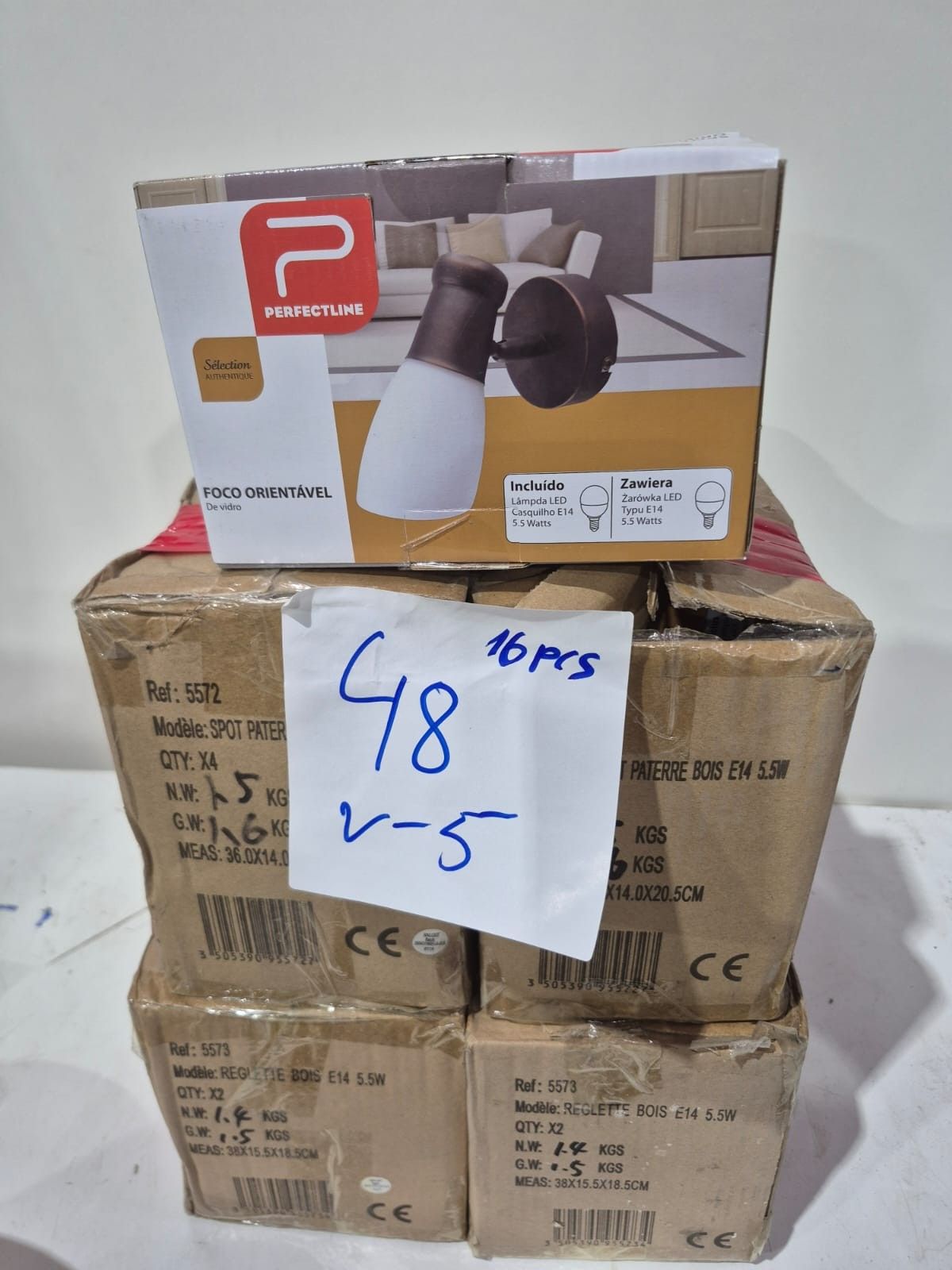Lot de 16 luminaires PERFECTLINE comprenant 8 spots muraux o…