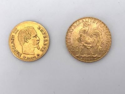 two gold coins, one of which is a head and one of which is a head