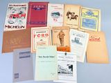 un grand nombre de livres posés sur une table