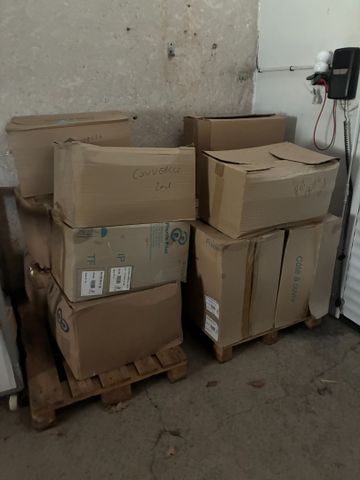 Important stock de cartons d’emballage
